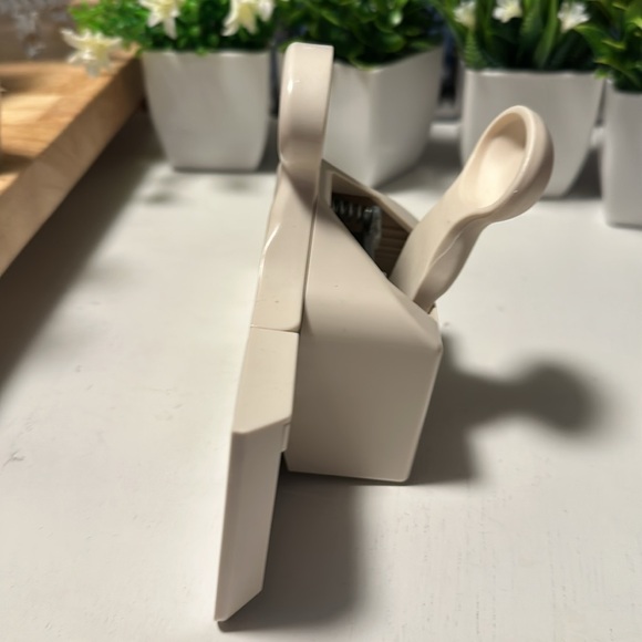 Martha Stewart Scalloped Lace Doily Edge Paper Lever Punch - Picture 5 of 7